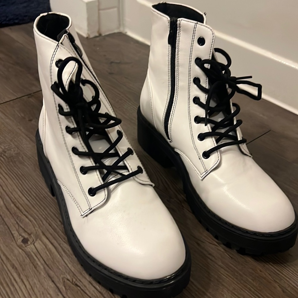 NEOT faux Dock Boots